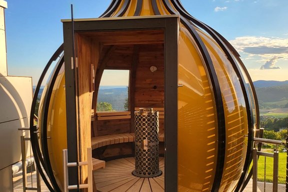 Sauna in einer kugelfömigen Form