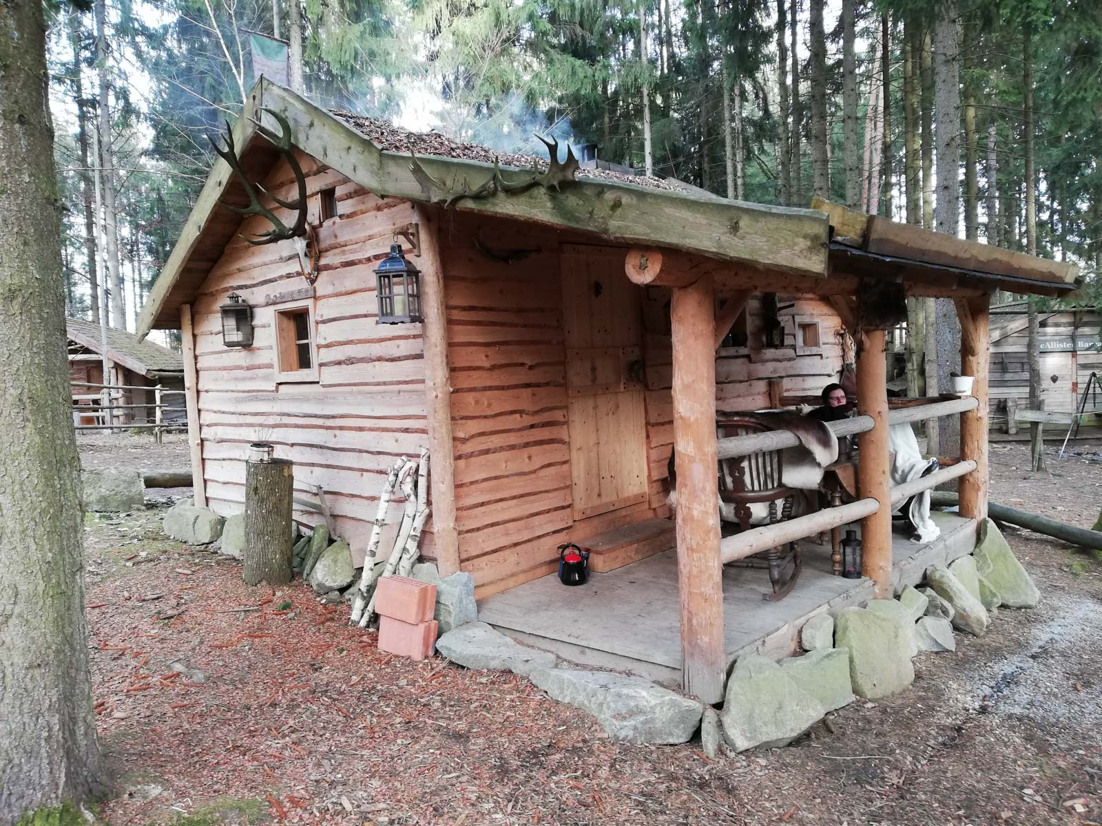 Holzhütte im Wald