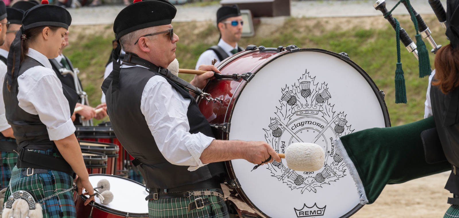 Claymore Pipes & Drums