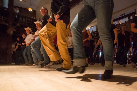 Menschen beim Line Dance